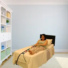 دستگیره کمکی کنار تخت خواب سالمند
